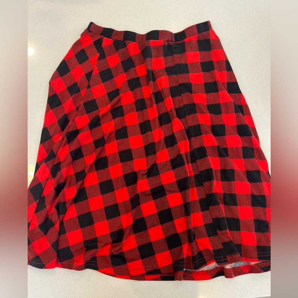 Buffalo check stretchy skirt. Size Medium.